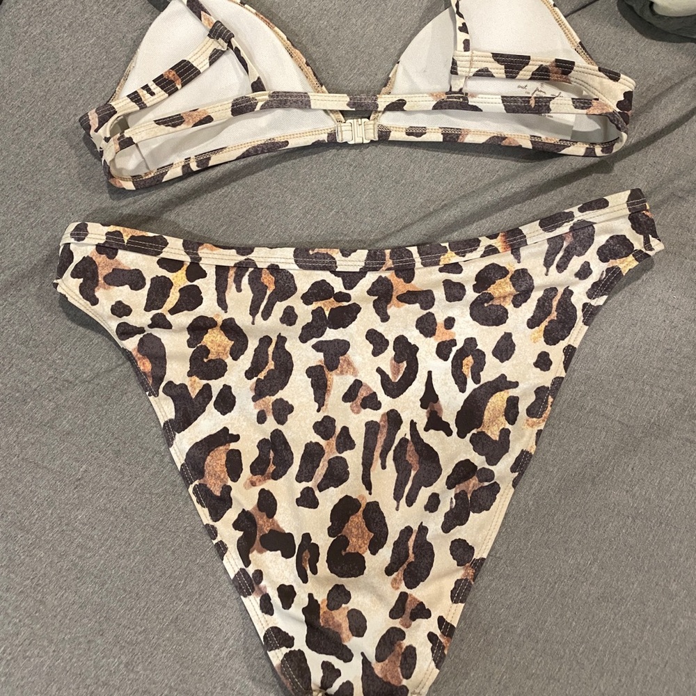 Bikini - Picture 2 of 4